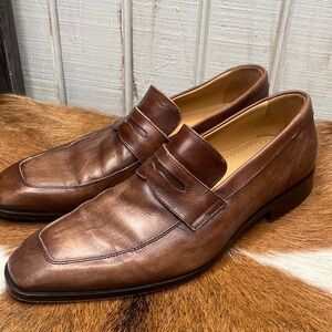 Men’s Saks  fifth Avenue dressing shoes size 9 check them out very nice thanks 🙏